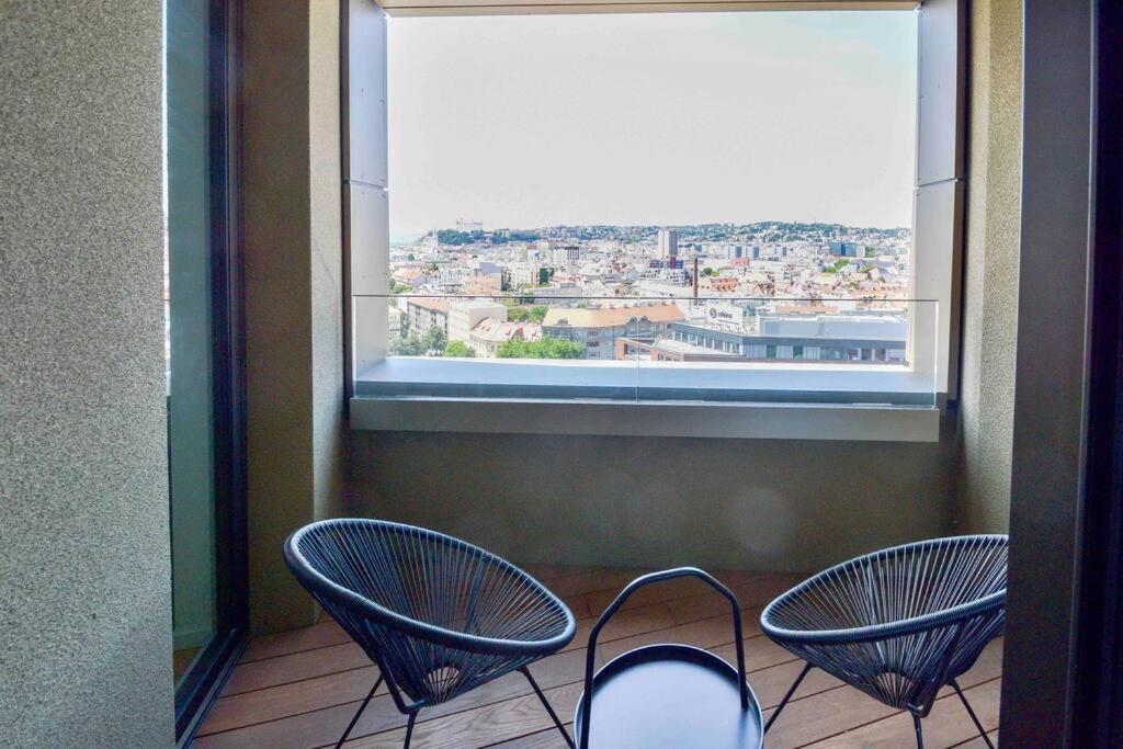 Skypark Luxury Apartment With Skyline View & Free Parking บราติสลาวา ภายนอก รูปภาพ